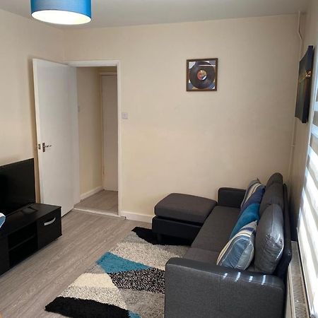 Excellent And Amazing Apartment With Private Parking Gillingham  Luaran gambar