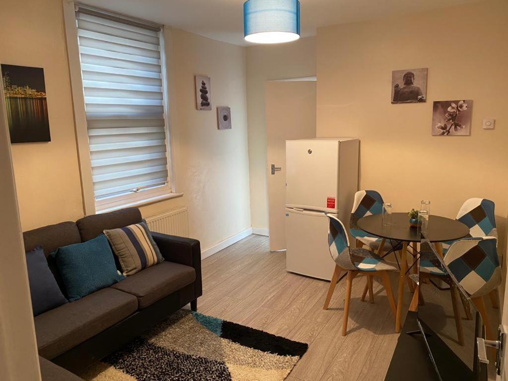 Excellent And Amazing Apartment With Private Parking Gillingham  Luaran gambar