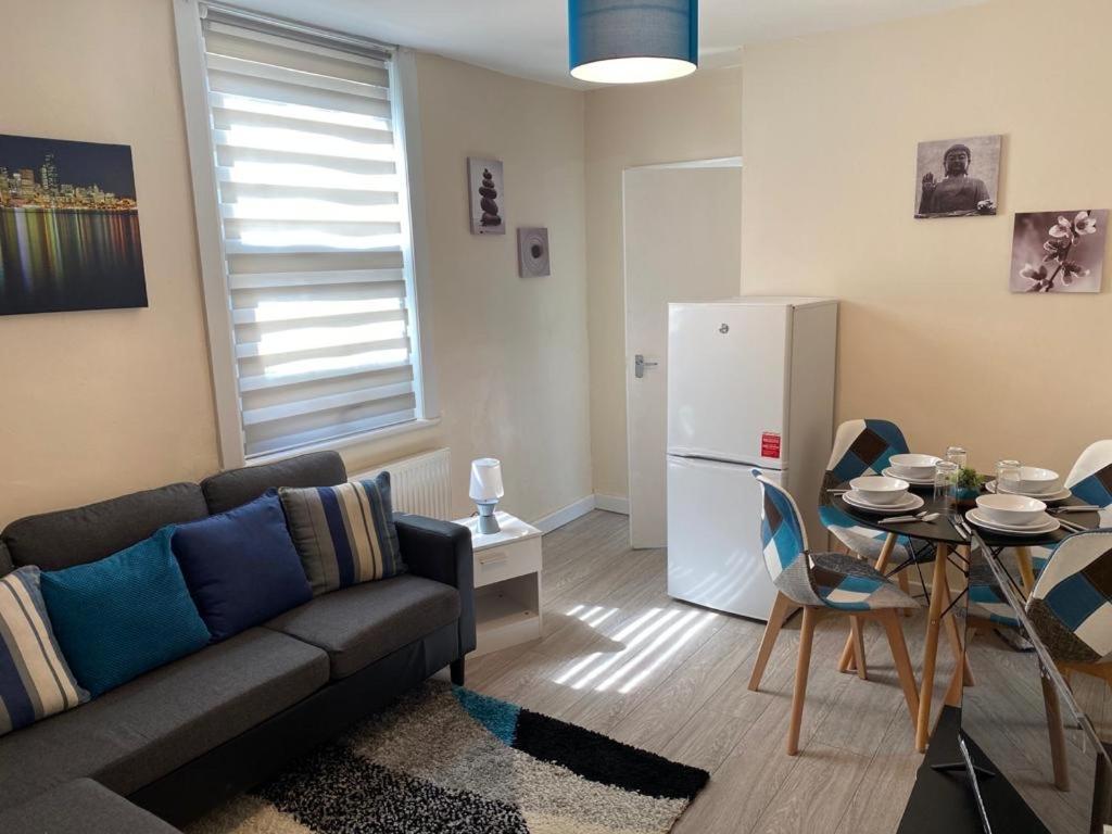 Excellent And Amazing Apartment With Private Parking Gillingham  Luaran gambar