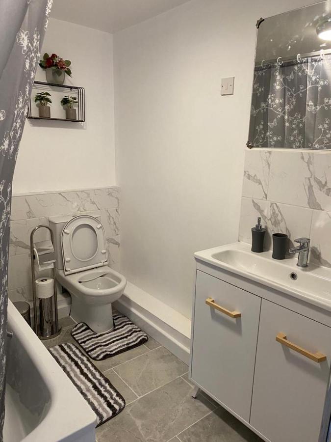 Excellent And Amazing Apartment With Private Parking Gillingham  Luaran gambar